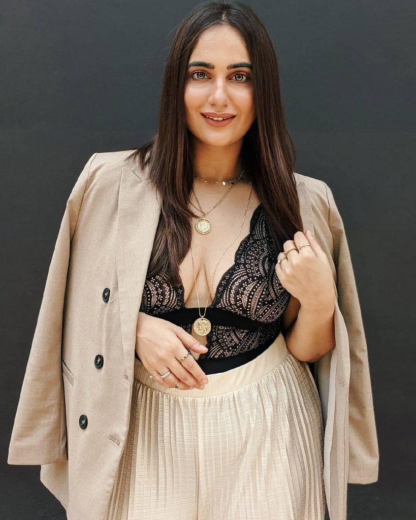 Top 10 Best Indian Fashion Influencers On Instagram To Follow In 2022 -  Inventiva